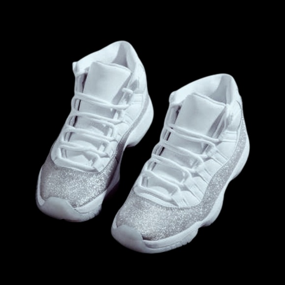 Air Jordan 11 Retro Vast Grey White Metallic Silver Women’s 7.5 NWT - Picture 5 of 16